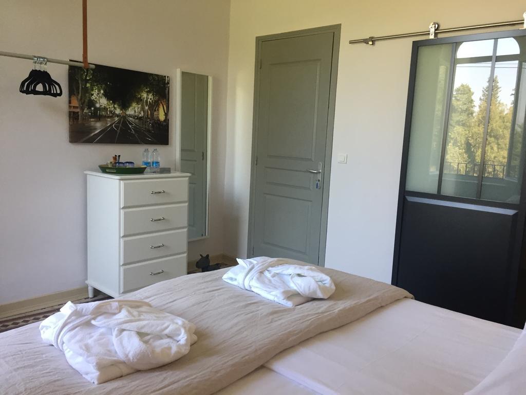 Mas De Mariette Bed & Breakfast Noves ภายนอก รูปภาพ
