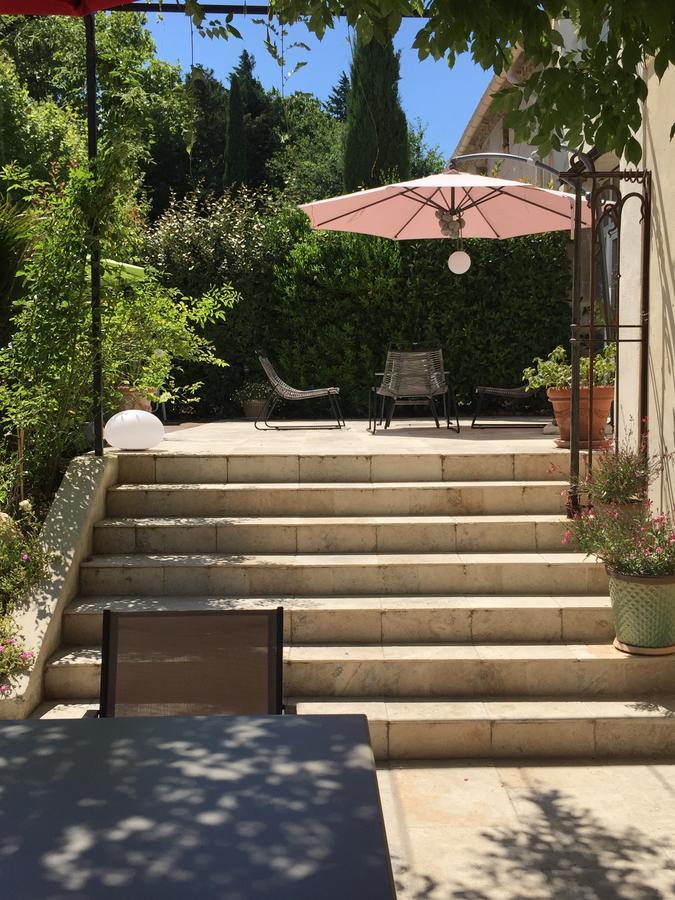 Mas De Mariette Bed & Breakfast Noves ภายนอก รูปภาพ